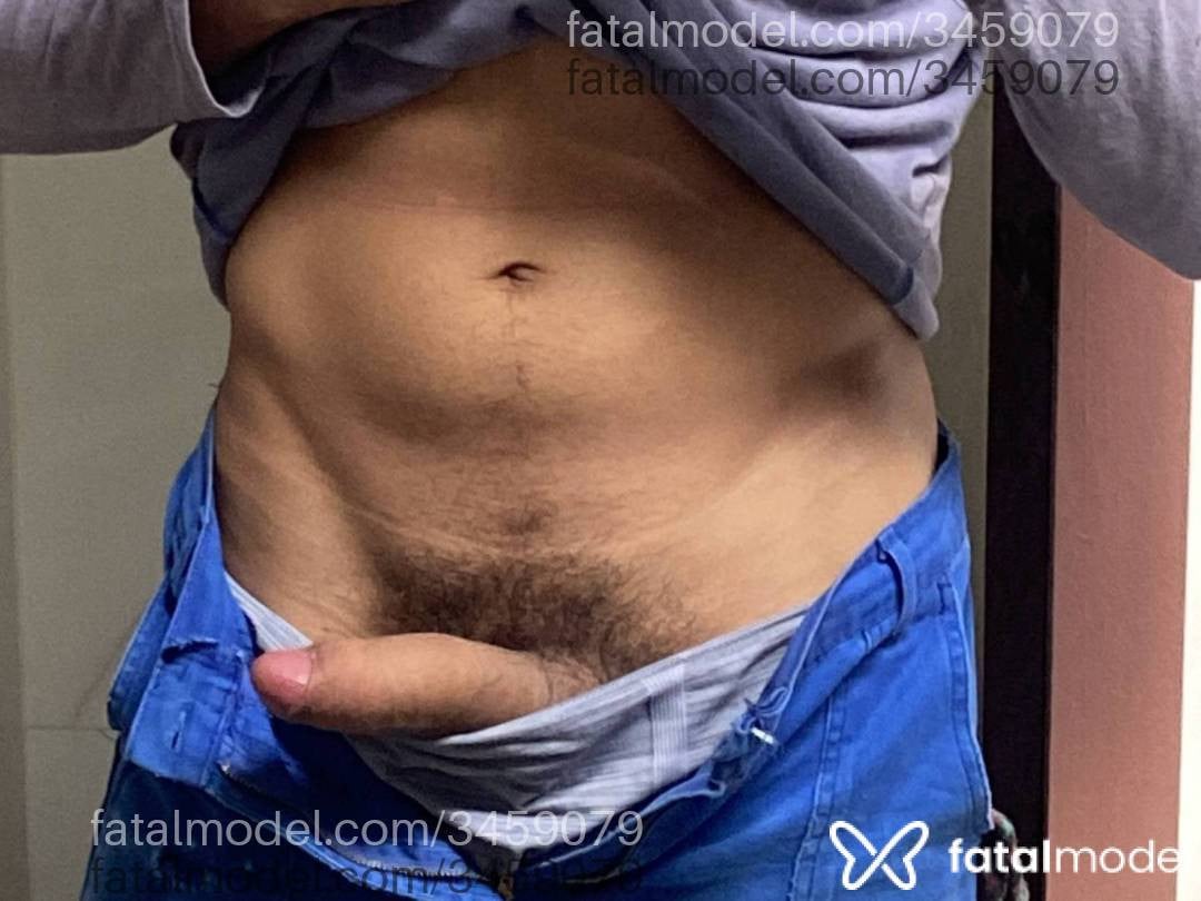 Acompanhante homem com cabelo castanho de olhos verdes - Tiago
