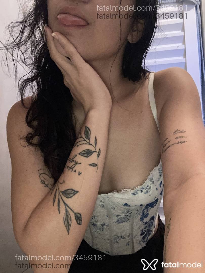 Acompanhante mulher morena (o) de olhos pretos - Desiree