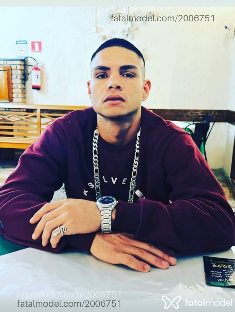 Acompanhante homem morena (o) de olhos castanhos - Bryam