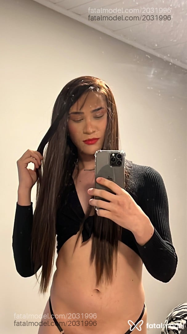 Acompanhante mulher trans com cabelo castanho de olhos pretos - Jade Kety