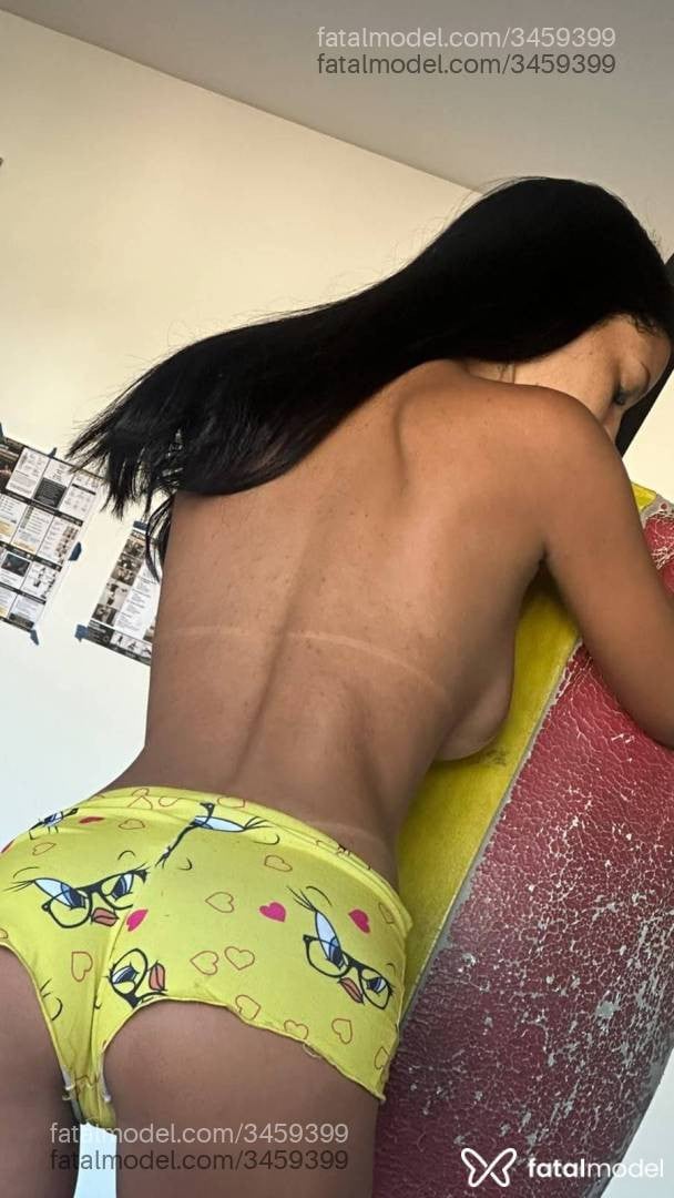 Acompanhante mulher morena (o) de olhos castanhos - Lívia
