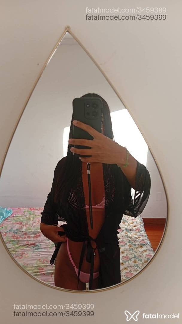 Acompanhante mulher morena (o) de olhos castanhos - Lívia