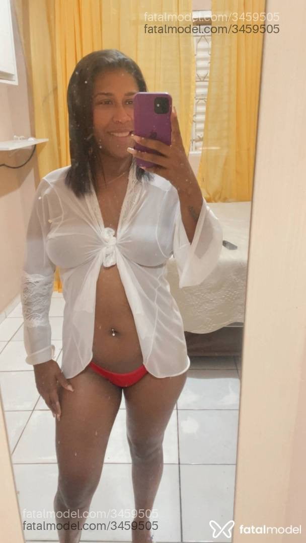 Acompanhante mulher com cabelo castanho de olhos castanhos - Stefany