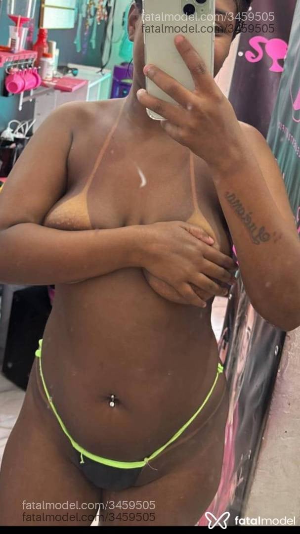 Acompanhante mulher com cabelo castanho de olhos castanhos - Stefany