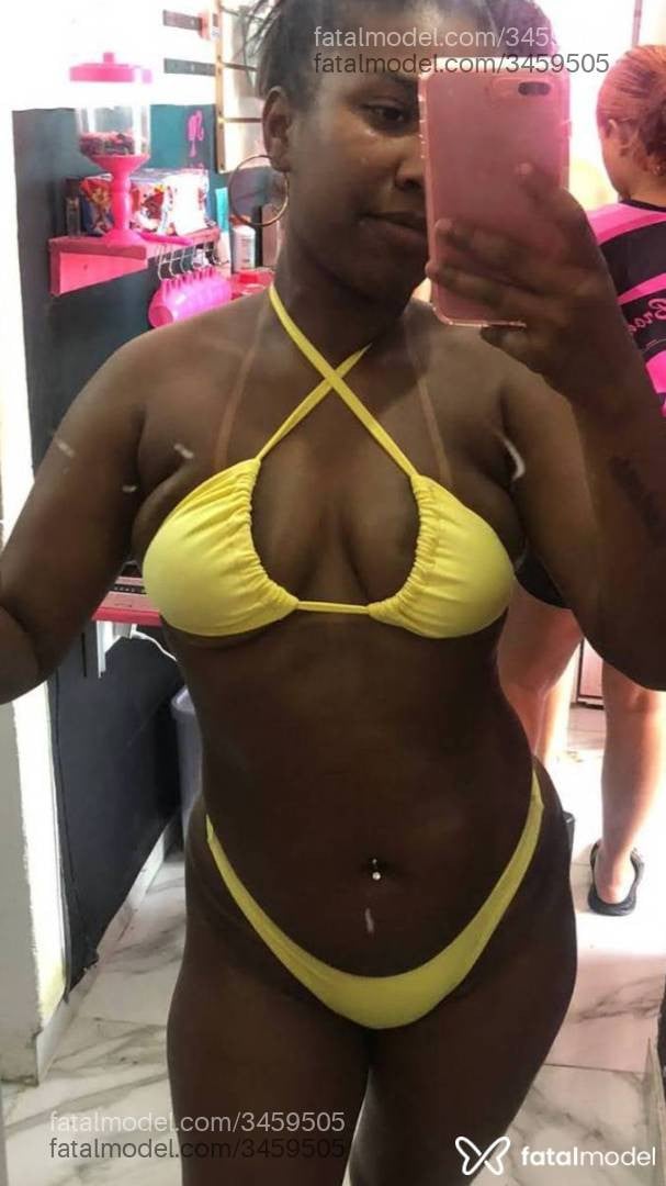 Acompanhante mulher com cabelo castanho de olhos castanhos - Stefany