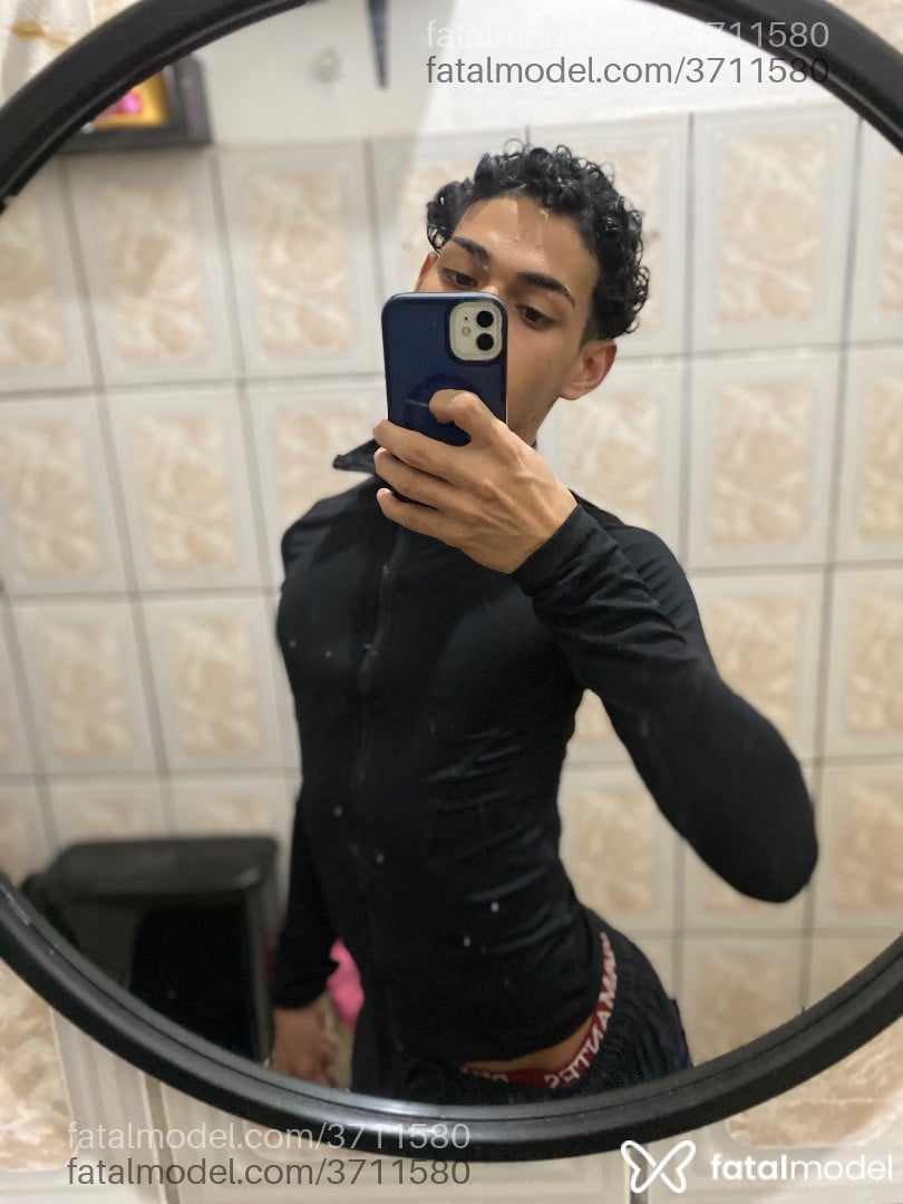 Acompanhante mulher morena (o) de olhos castanhos - Araujo