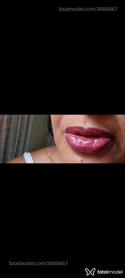 Acompanhante mulher morena (o) de olhos pretos - Any