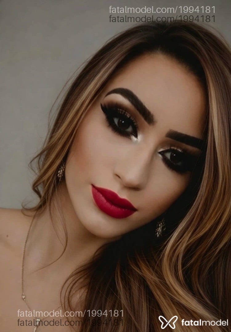 Acompanhante mulher trans loira (o) de olhos castanhos - Emanoellaa
