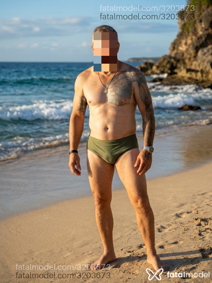 Acompanhante homem com cabelo grisalho de olhos castanhos - Leandro Cyborg