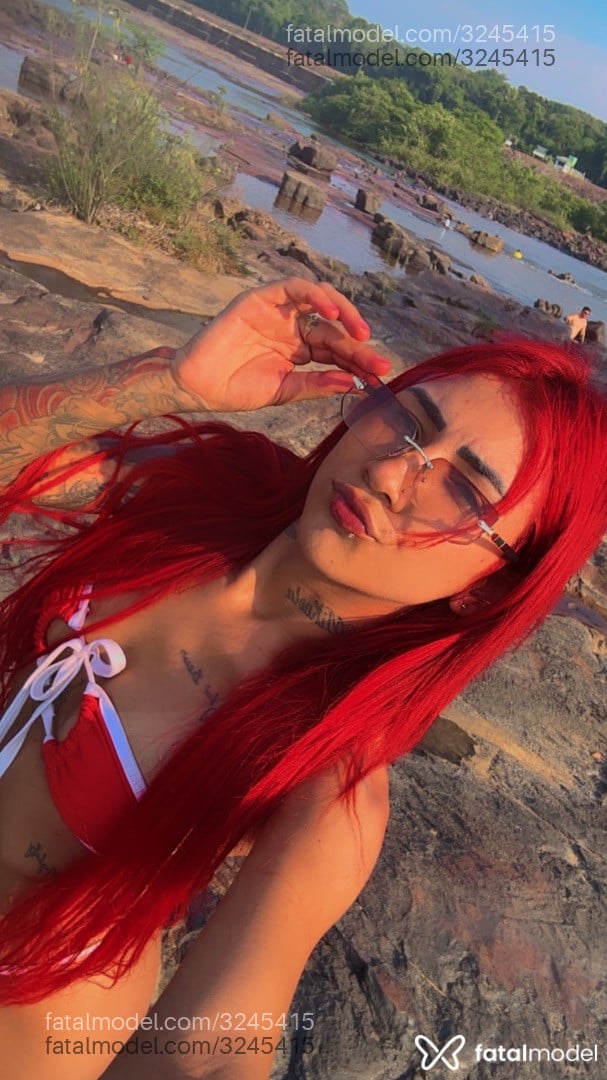 Acompanhante mulher ruiva (o) de olhos cinza - Macely