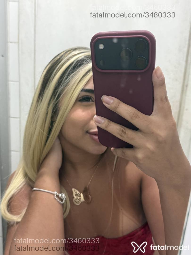 Acompanhante mulher loira (o) de olhos castanhos - Lara Dias