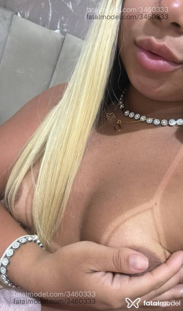 Acompanhante mulher loira (o) de olhos castanhos - Paolla Bahia