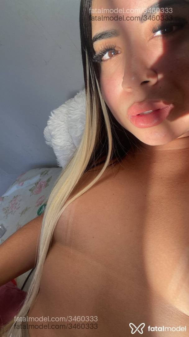 Acompanhante mulher loira (o) de olhos castanhos - Paolla Bahia