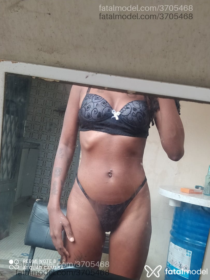 Acompanhante mulher morena (o) de olhos pretos - Bruna