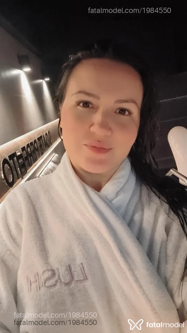 Acompanhante mulher com cabelo castanho de olhos castanhos - Ninna