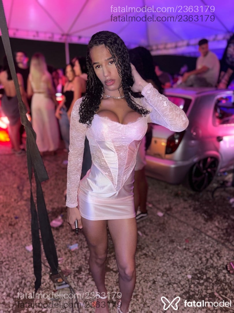 Acompanhante mulher trans loira (o) de olhos castanhos - Nicolle Martins