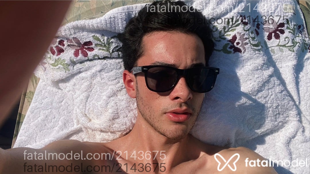 Acompanhante homem morena (o) de olhos pretos - Ariel