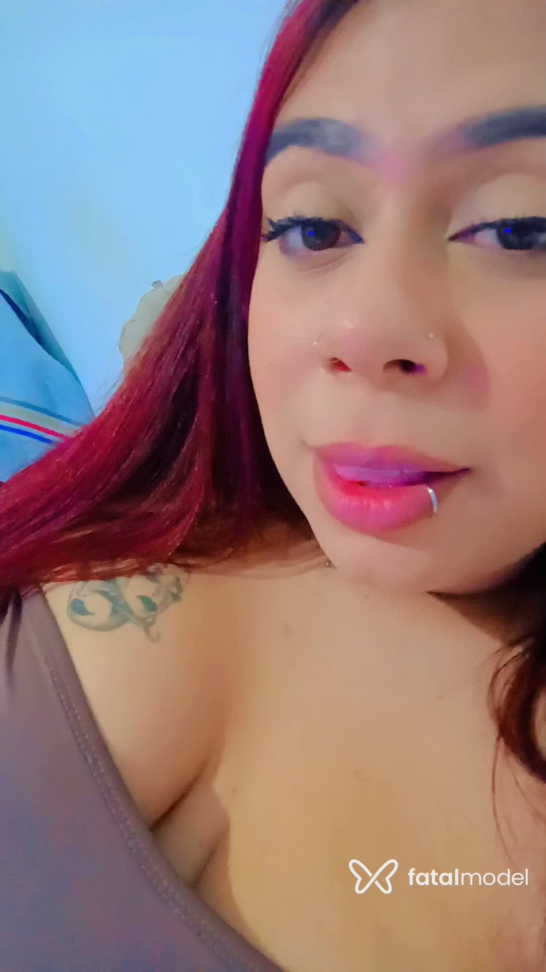 Acompanhante mulher ruiva (o) de olhos castanhos - Melissa