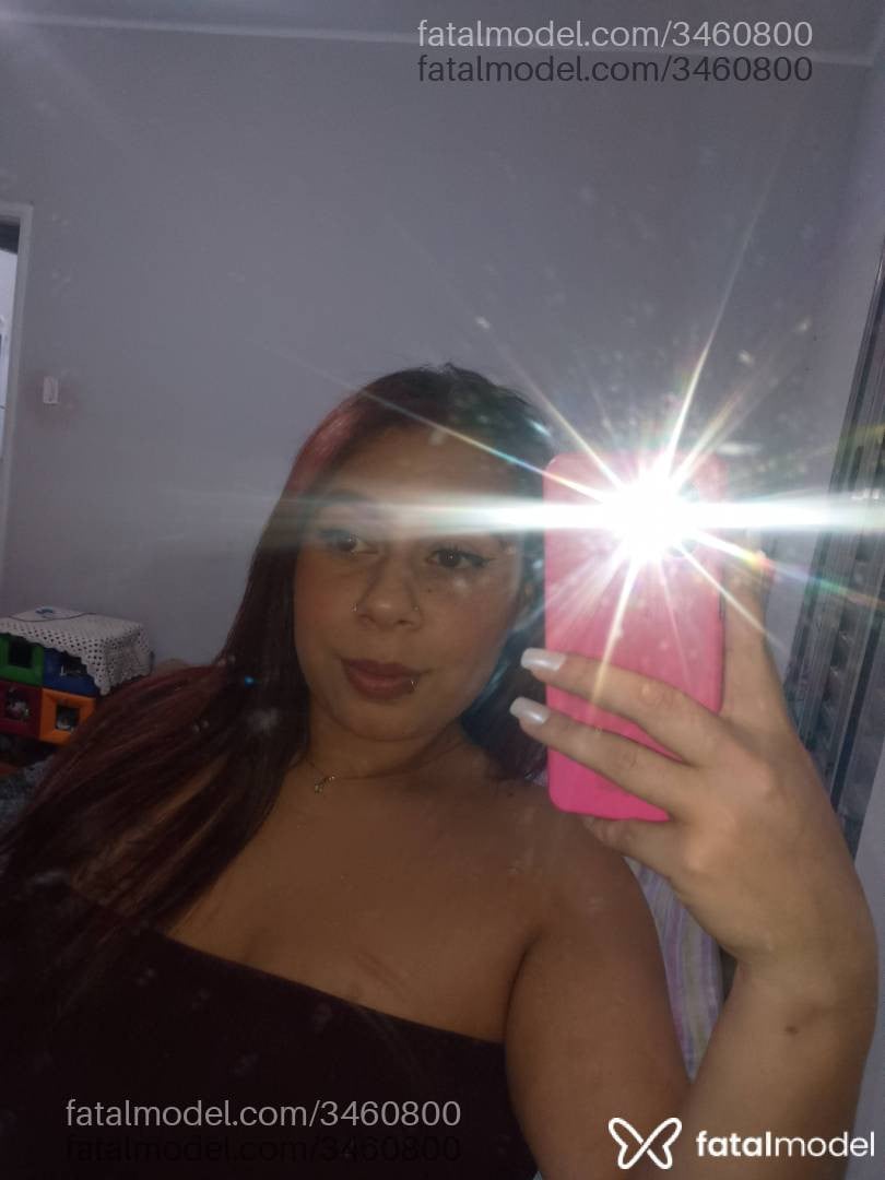 Acompanhante mulher ruiva (o) de olhos castanhos - Melissa
