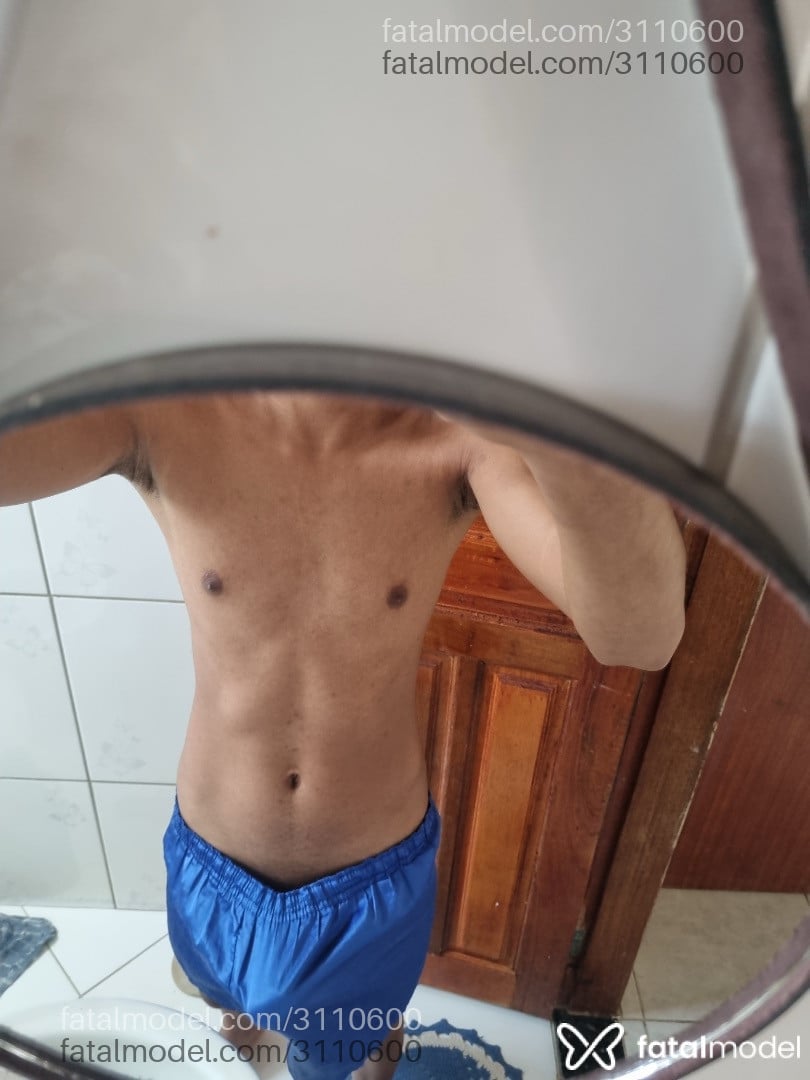 Acompanhante homem com cabelo castanho de olhos pretos - Gio Souza