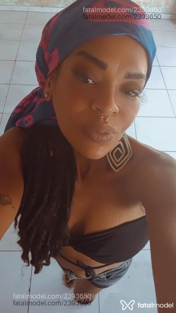 Acompanhante mulher com cabelo castanho de olhos castanhos - Ericasada