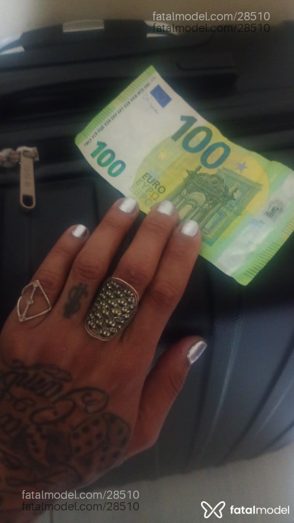 Acompanhante travesti morena (o) de olhos castanhos - Robertta Stoor