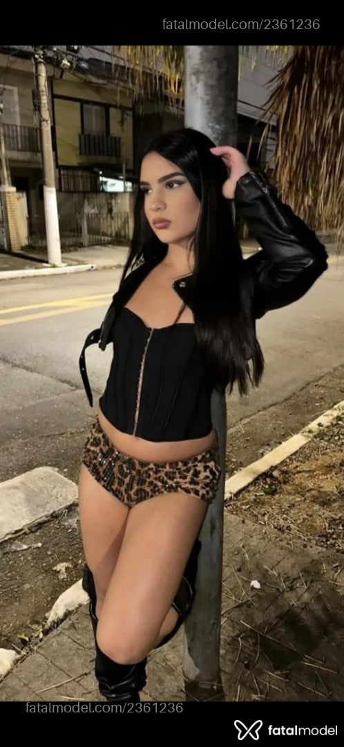 Acompanhante mulher trans loira (o) de olhos castanhos - Mirella