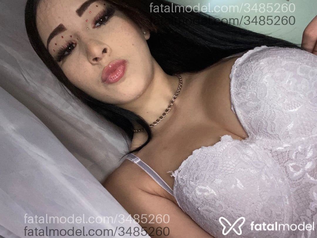 Acompanhante mulher morena (o) de olhos castanhos - Teteh