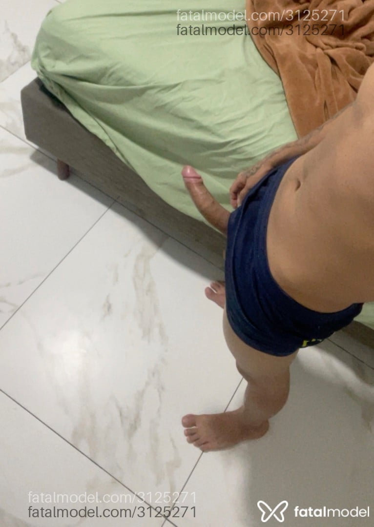 Acompanhante homem com cabelo castanho de olhos mel - Elenilson
