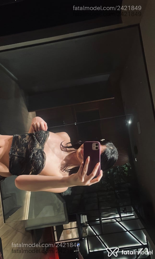 Acompanhante mulher trans morena (o) de olhos castanhos - Victória Furquim