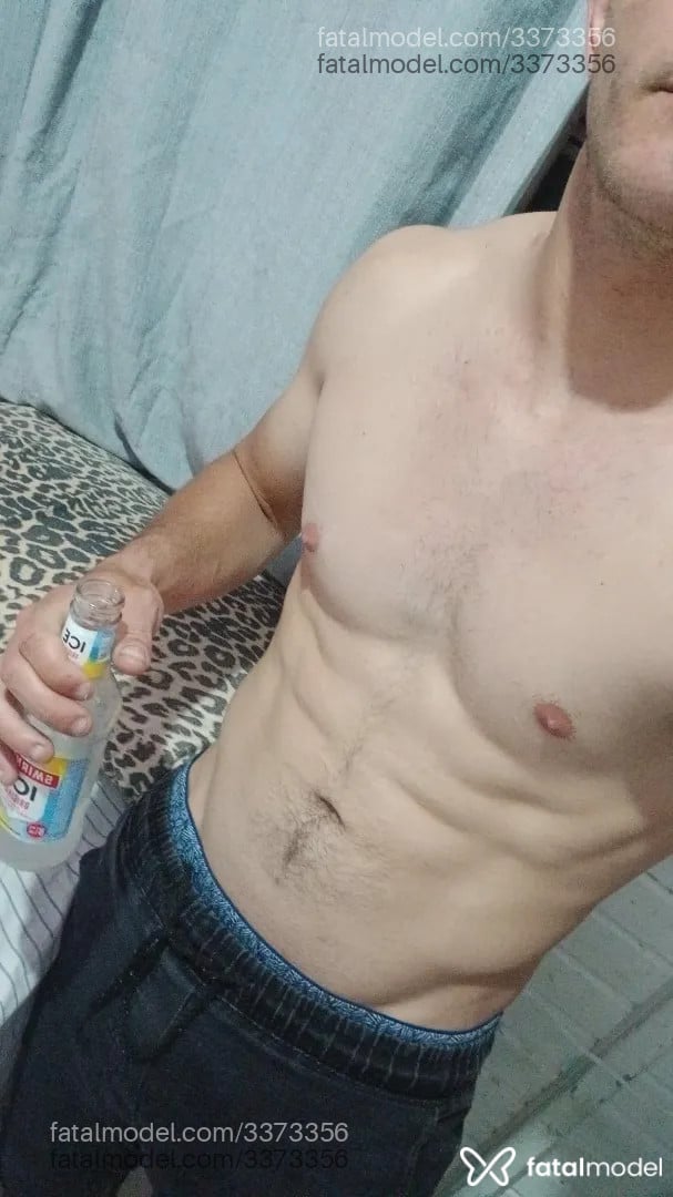 Acompanhante homem com cabelo castanho de olhos castanhos - Pedro