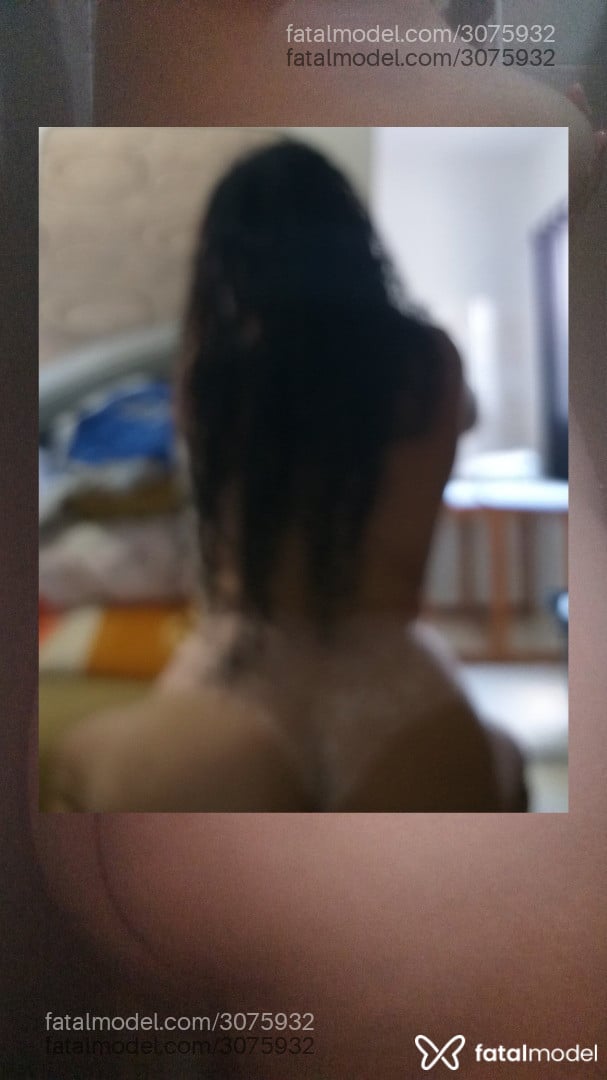Acompanhante mulher com cabelo castanho de olhos castanhos - Aruna Rizzo