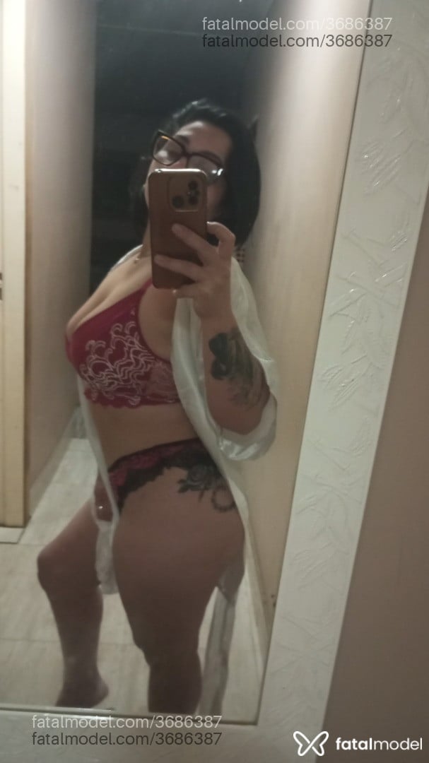 Acompanhante mulher morena (o) de olhos mel - Katrina