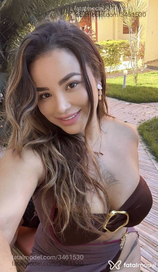 Acompanhante mulher morena (o) de olhos castanhos - Camila