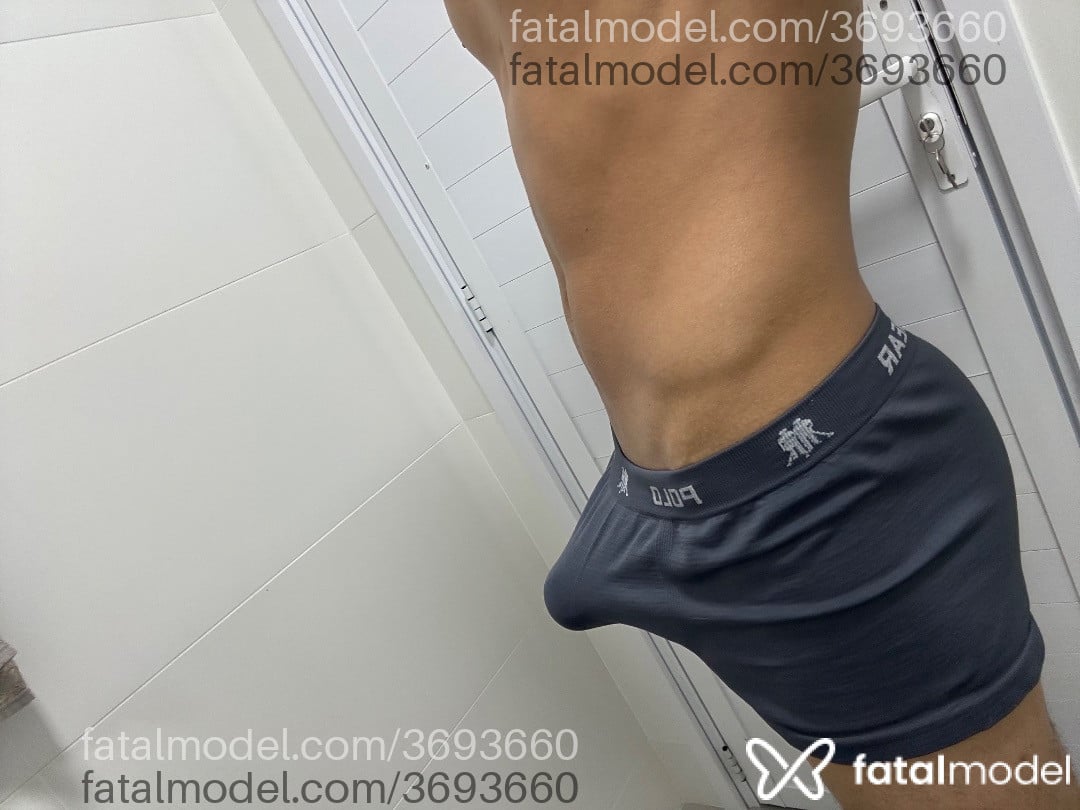 Acompanhante homem morena (o) de olhos castanhos - Lucao