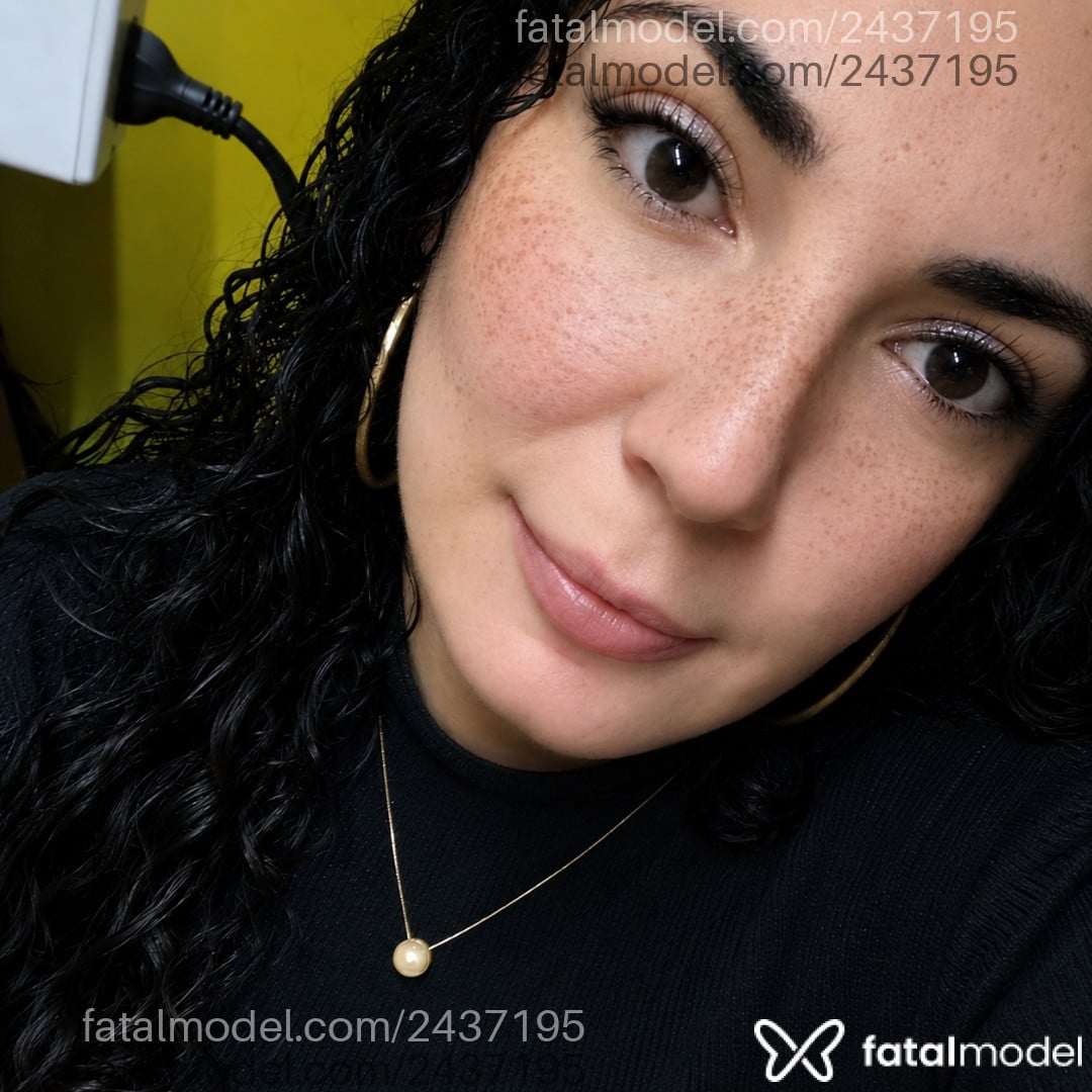 Acompanhante mulher com cabelo castanho de olhos mel - Dani Morena