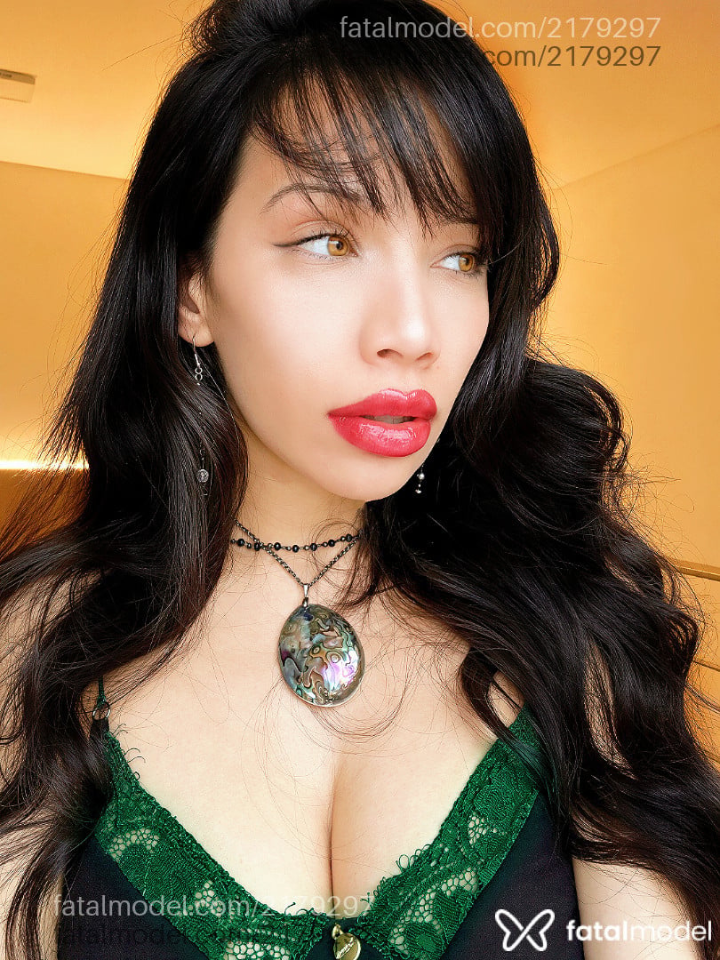 Acompanhante mulher morena (o) de olhos castanhos - Jade Ogawa