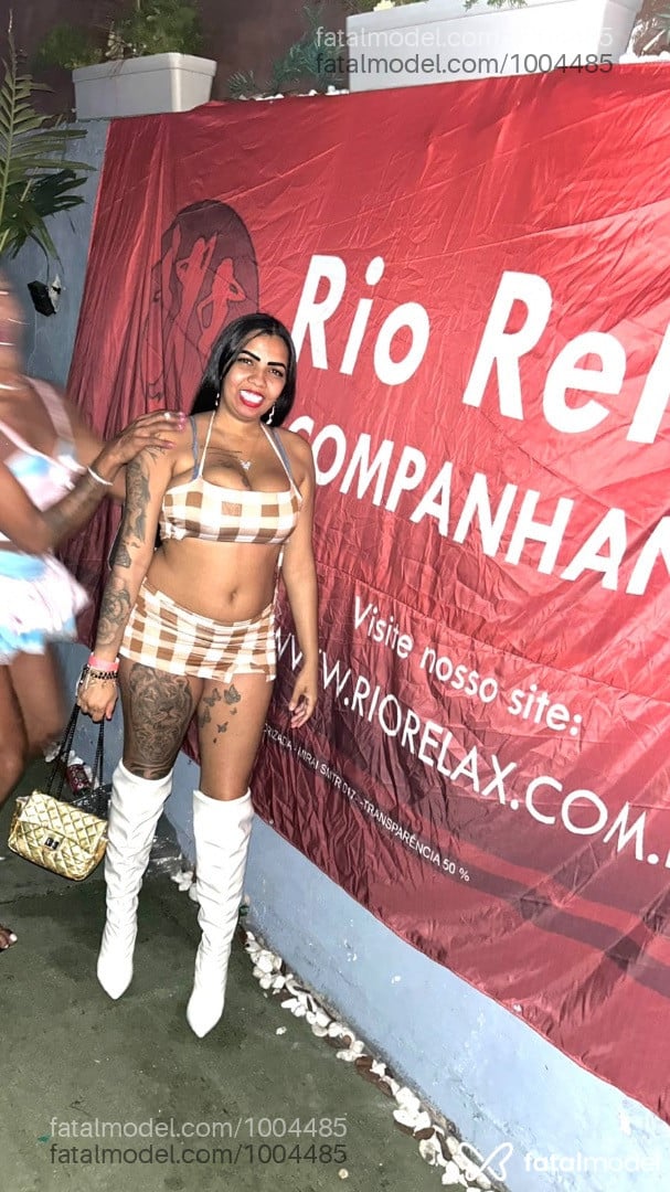Acompanhante mulher com cabelo castanho de olhos castanhos - Letícia Ferraz