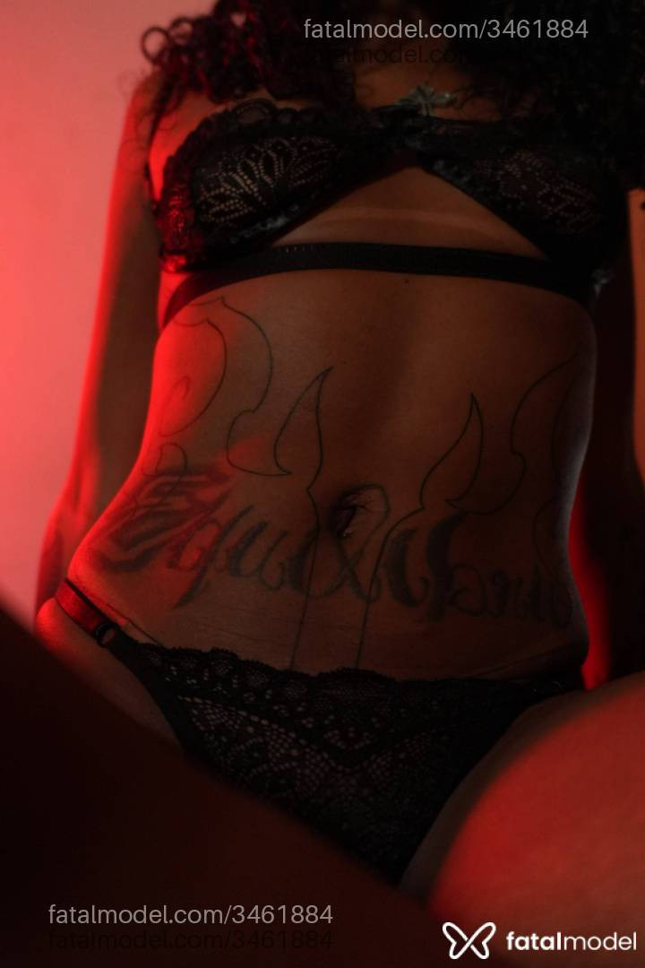 Acompanhante mulher morena (o) de olhos castanhos - Melissa
