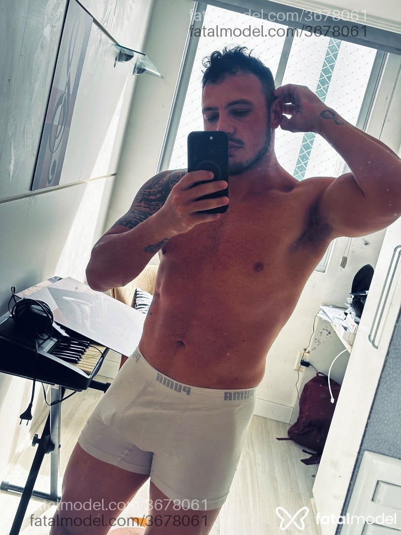 Acompanhante homem morena (o) de olhos castanhos - Bryan