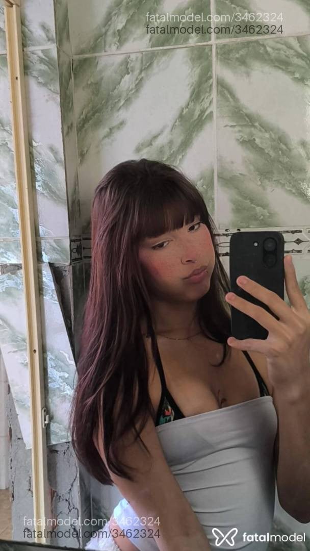Acompanhante mulher trans com cabelo castanho de olhos castanhos - Maguedes