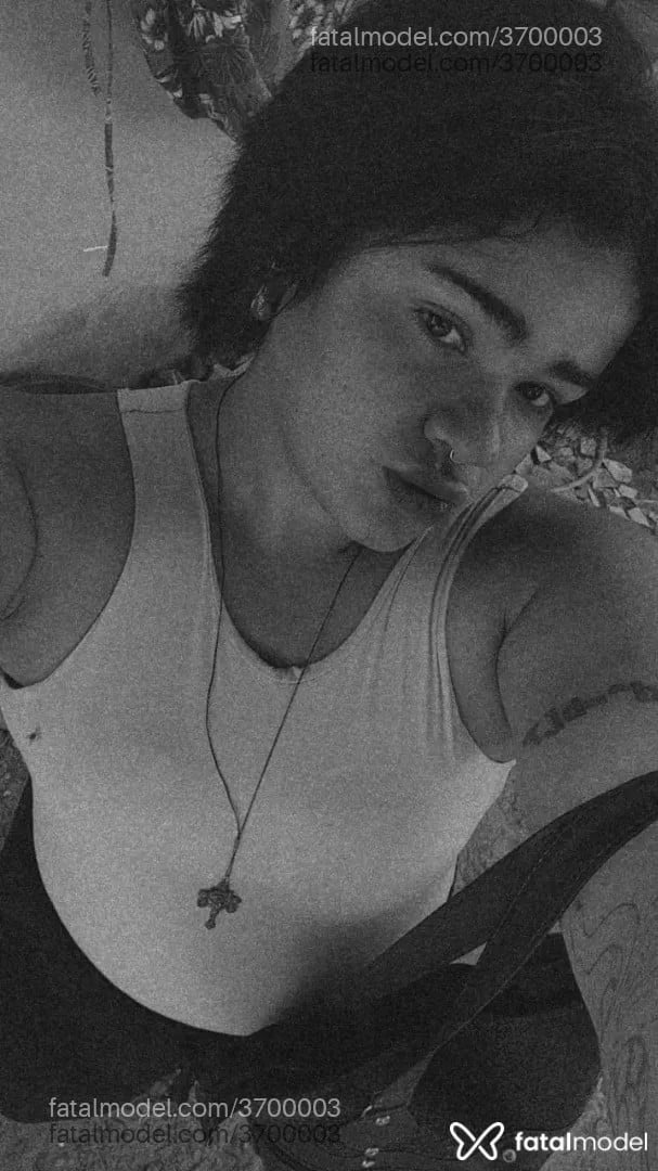 Acompanhante mulher trans morena (o) de olhos pretos - Agatha Clarice