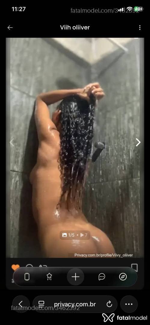 Acompanhante mulher trans com cabelo castanho de olhos castanhos - Vitoriinha