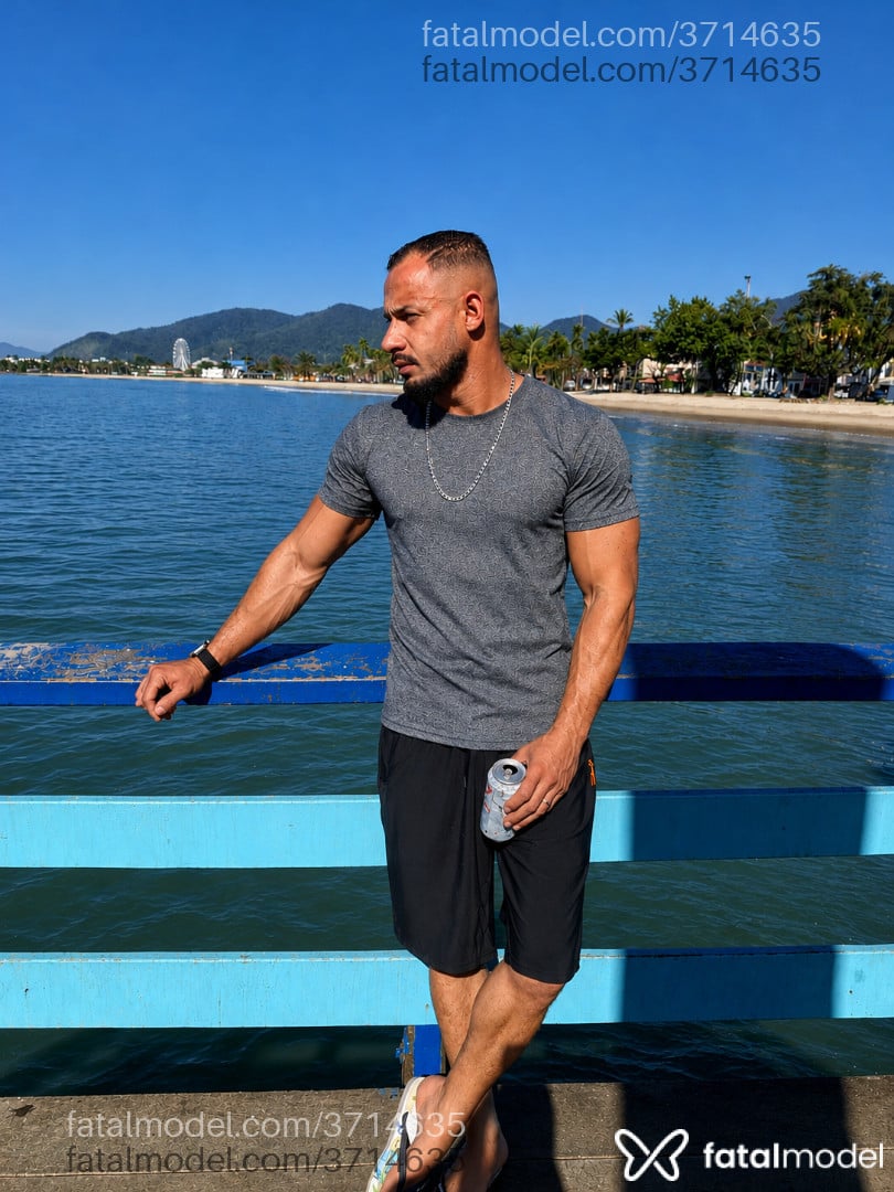 Acompanhante homem com cabelo castanho de olhos castanhos - Fabio
