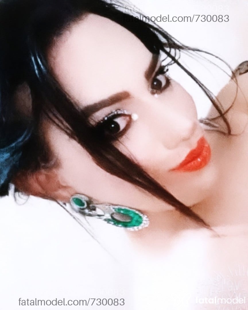 Acompanhante mulher trans morena (o) de olhos castanhos - Megan