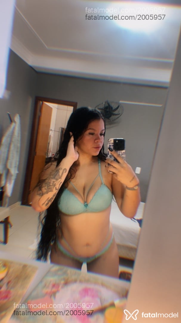 Acompanhante mulher morena (o) de olhos mel - Monique Dias