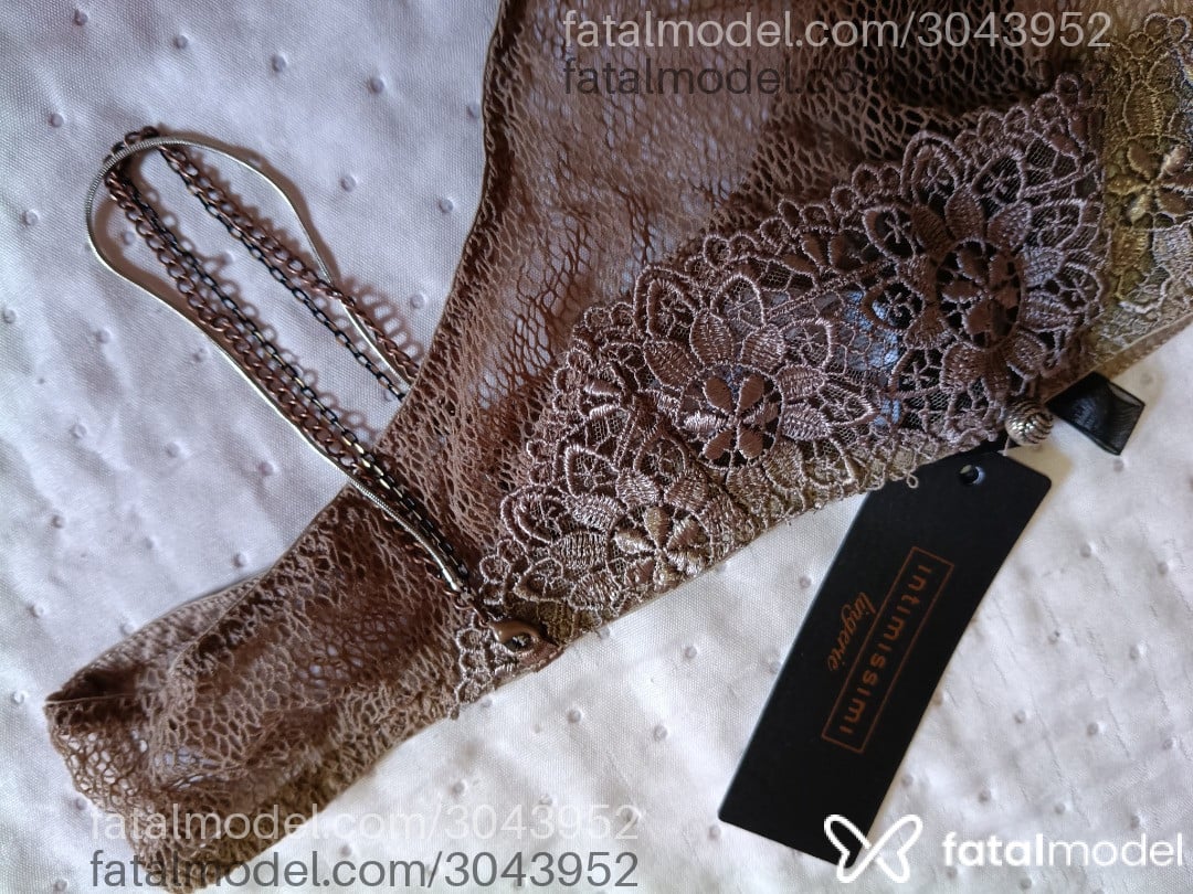 Acompanhante mulher trans com cabelo castanho de olhos castanhos - Luna Paciotti