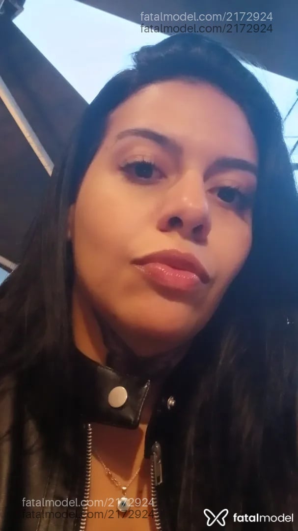 Acompanhante mulher com cabelo castanho de olhos pretos - Elaine Costa