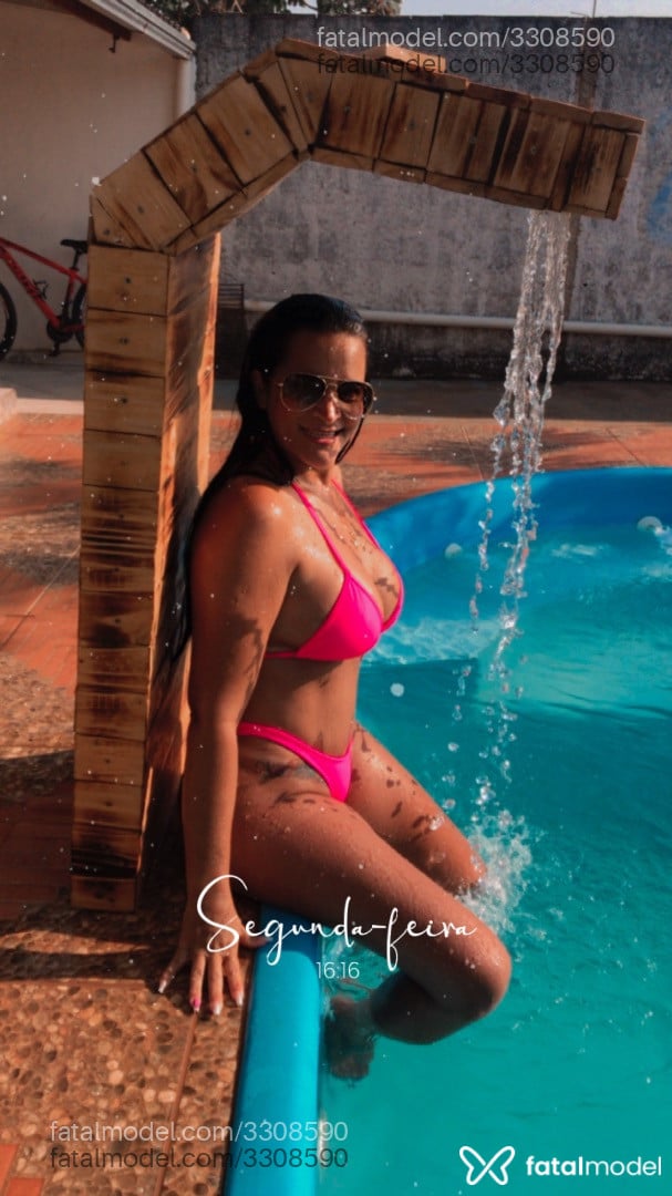 Acompanhante mulher com cabelo castanho de olhos mel - Nicole