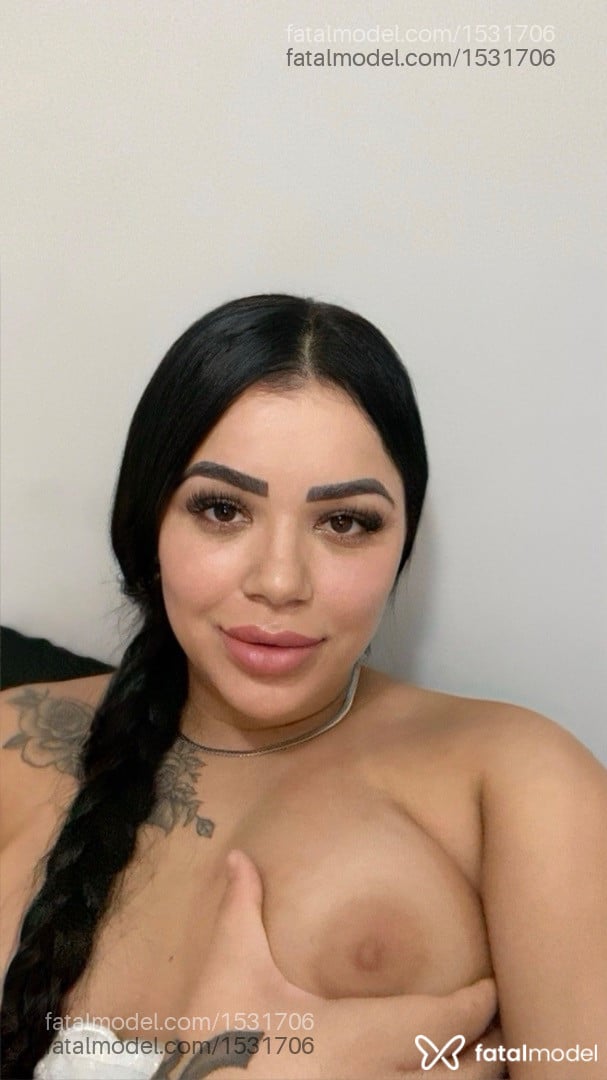 Acompanhante mulher com cabelo castanho de olhos castanhos - Maya